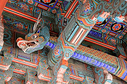 韓国の世界遺産仏国寺の竜の彫刻