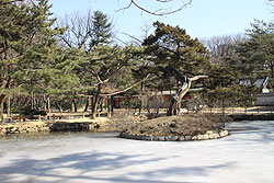 韓国の世界遺産宗廟の庭園