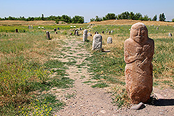 キルギスの世界遺産ベラサグンの石人