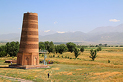 キルギスの世界遺産ブラナの塔