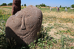 キルギスの世界遺産ブラナの石人