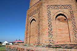 キルギスの世界遺産バラサグン遺跡のブラナの塔