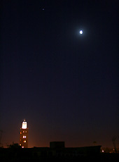マラケシュの月とモスク