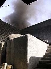 モロッコの焼き物の工房の焼き釜