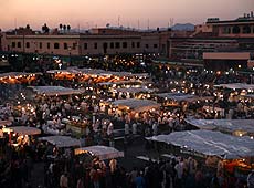 モロッコのマラケシュのフナ広場の夜
