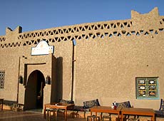 モロッコのサハラ砂漠の目の前にあるホテル