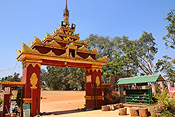 ミャンマーのカックー遺跡の門