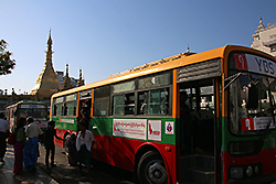 ミャンマーのヤンゴンの市バス