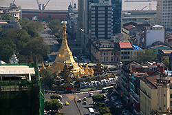 ミャンマーのヤンゴンのスーレー・パゴダ