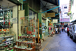 ミャンマーのヤンゴンにあるボージョー・アウンサウン・マーケット