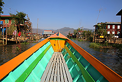 ミャンマーのインレー湖のボートクルーズ
