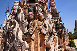 ミャンマーのカックー遺跡のレリーフ