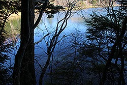 真っ青な奥日光の湯の湖