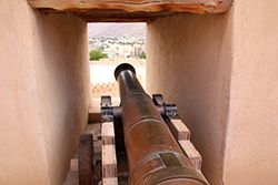オマーンのニズワ・フォートの大砲