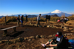 トレイルランも！箱根外輪山「明神ヶ岳」で絶景の稜線歩きを楽しむ