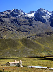 ペルーのララヤ峠4335ｍからの風景