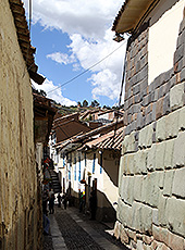 ペルーの世界遺産クスコの路地裏の石組み