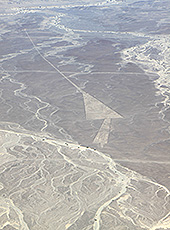 ペルーの世界遺産ナスカの地上絵の幾何学図形