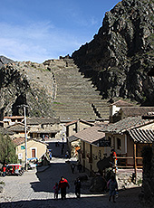 ペルーのオリャンタイタンボの遺跡と街並み