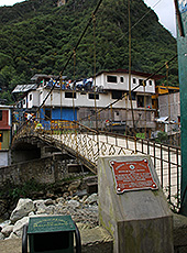 ペルーのマチュピチュ村の吊り橋