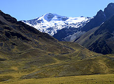 ペルーのララヤ峠4335ｍからの風景