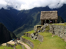 ペルーの世界遺産マチュピチュの小屋と段々畑