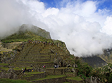 ペルーの世界遺産マチュピチュ遺跡に湧く雲