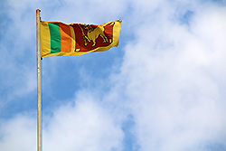 スリランカの世界遺産ゴールの青空にはためく国旗