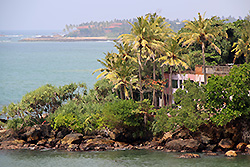 スリランカの世界遺産ゴールの岬に立つ家