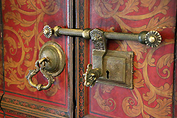 スリランカの世界遺産キャンディの仏歯寺の扉の鍵