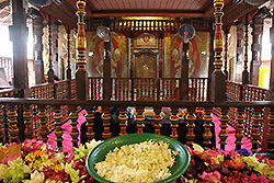 スリランカの世界遺産キャンディの仏歯寺