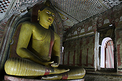 スリランカの世界遺産ダンブッラの仏教石窟寺院