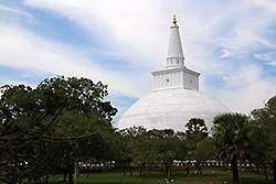 スリランカの世界遺産アヌラダプーラのルワンウェリ・セヤ大塔