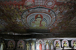 スリランカの世界遺産ダンブッラの仏教石窟寺院の壁画