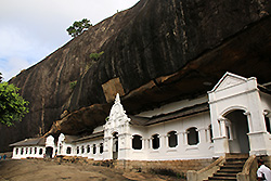 スリランカの世界遺産ダンブッラの仏教石窟寺院