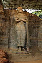 スリランカの世界遺産ポロンナルワ遺跡のガル・ヴィハーラの仏像