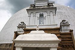 スリランカの世界遺産アヌラダプーラのルワンウェリ・セヤ大塔