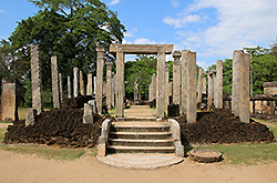 スリランカの世界遺産ポロンナルワ遺跡のアタダーゲ