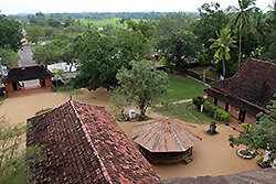 スリランカの世界遺産アヌラーダプラのイスルムニア精舎
