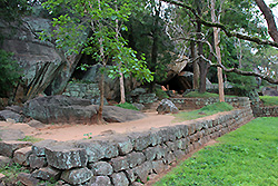 スリランカの世界遺産シーギリヤ・ロックの洞窟