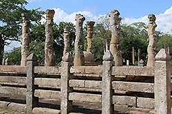 スリランカの世界遺産ポロンナルワ遺跡のラター・マンダパヤ