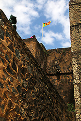 スリランカの世界遺産ゴールの城塞と国旗