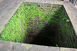 スリランカの世界遺産ポロンナルワ遺跡の井戸