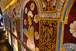 スリランカの世界遺産キャンディの仏歯寺の壁画
