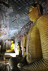 スリランカの世界遺産ダンブッラの石窟寺院