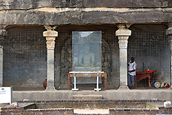 スリランカの世界遺産ポロンナルワ遺跡のガル・ヴィハーラ