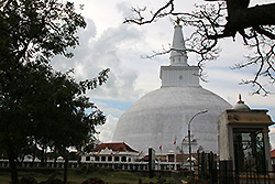 スリランカの世界遺産アヌラーダプラのルワンウェリ・セヤ大塔