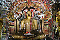 スリランカの世界遺産ダンブッラの仏教石窟寺院の仏像