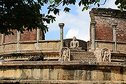 スリランカの世界遺産ポロンナルワ遺跡のワタダーゲ