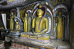 スリランカの世界遺産ダンブッラの石窟寺院の仏像